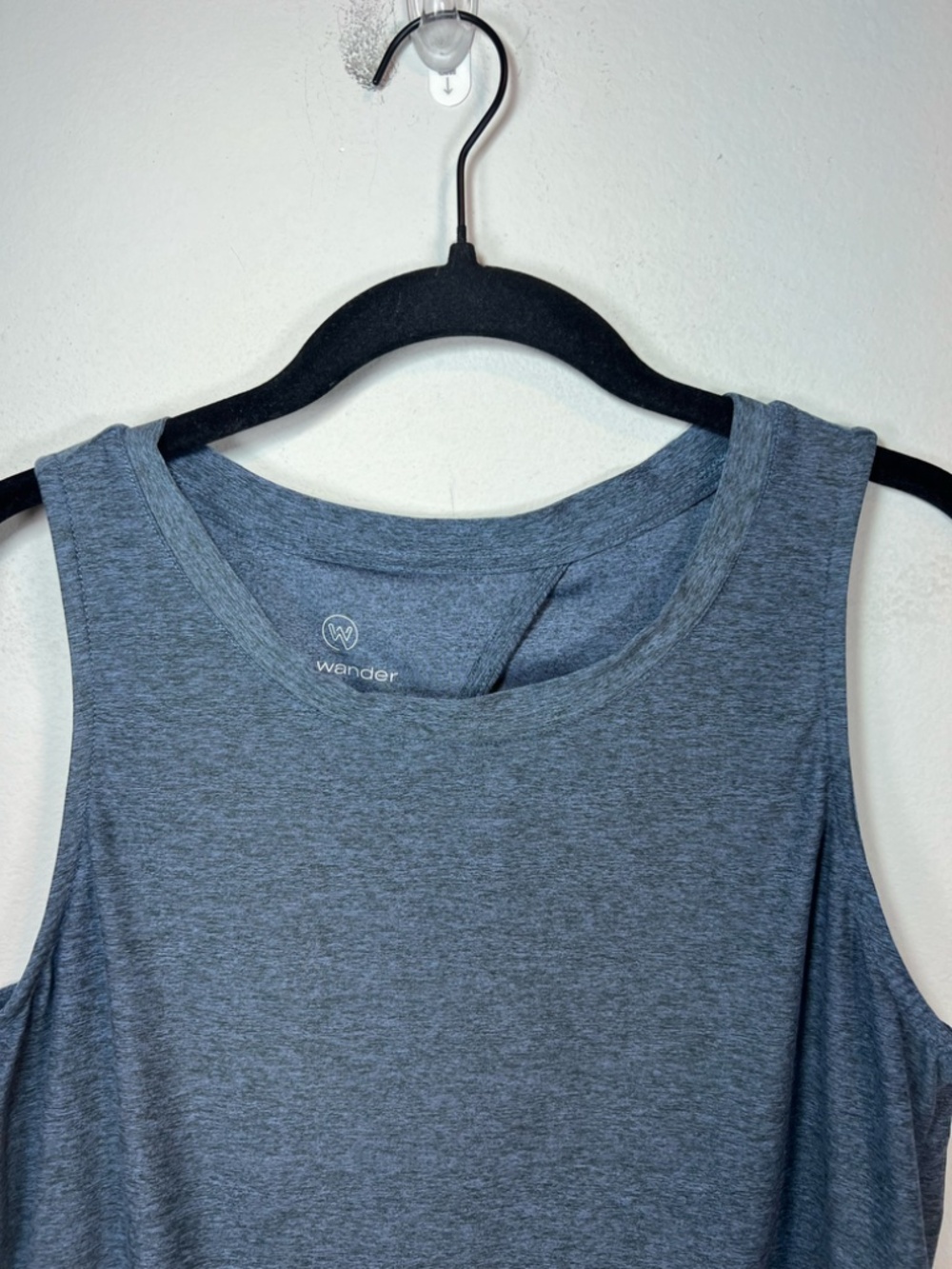 We Wander Sleeveless Keyhole Back Tank Top Shirt Blue Stretch Yoga Sporty Medium - Picture 2 of 12